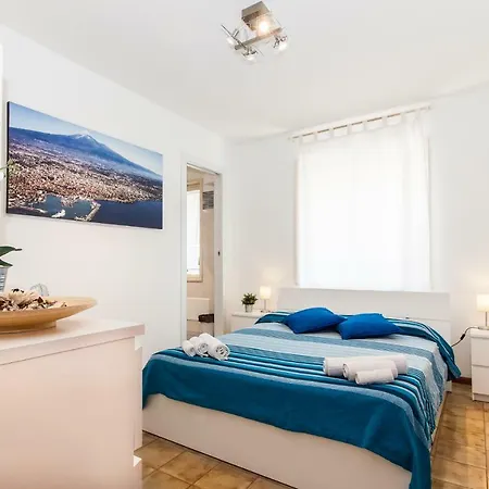 Sicilia Etna Mare *