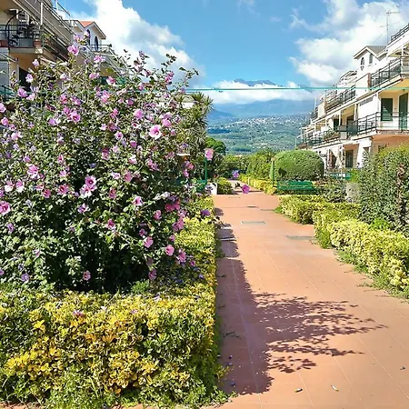 Апартаменты Sicilia Etna Mare Beach&pool Catania Taormina Etna District Маскали
